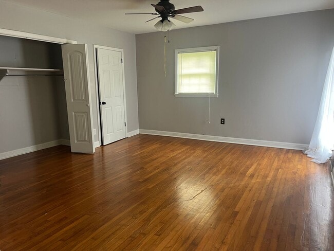 Building Photo - 3 bed 2 full bath -one level house in Jone...