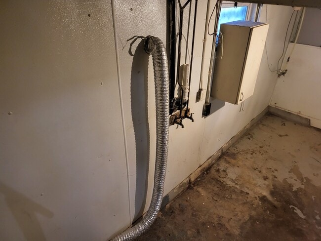 Building Photo - 1124 S Harlan Ave