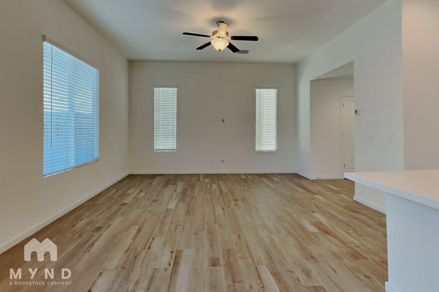 Building Photo - 901 S Smith Rd