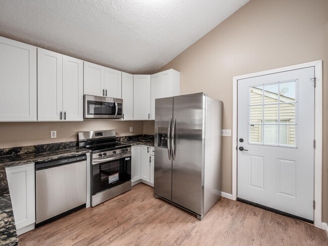 Building Photo - 5222 Horseshoe Dr N