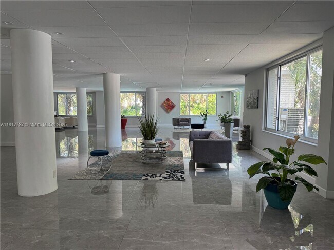 Building Photo - 9700 W Bay Harbor Dr