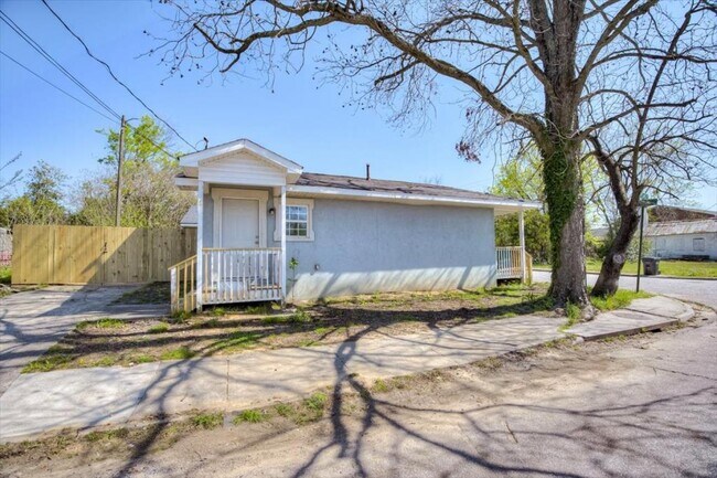 Building Photo - 953 Hopkins St