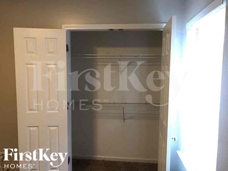 Building Photo - 4248 Fieldstone Way