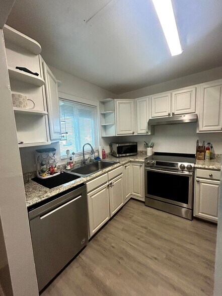 Building Photo - 201 Saint Lucie Ln