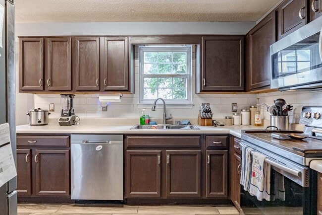 Building Photo - 511 Henry St