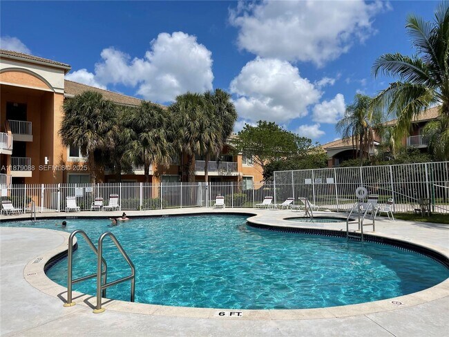 Building Photo - 6900 SW 39th St