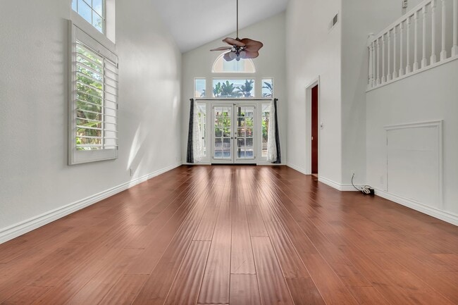 Building Photo - 2101 Vallejo Dr