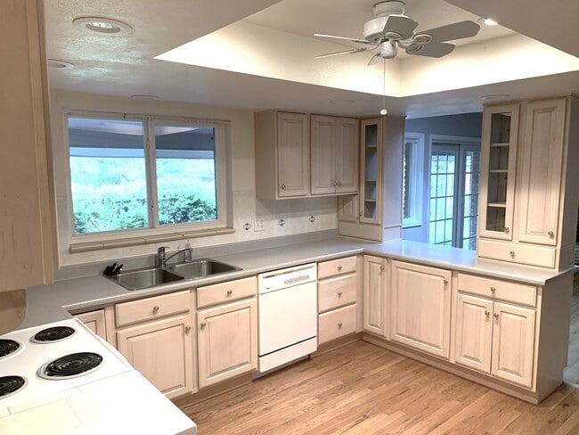 Building Photo - 3055 Crabapple Rd