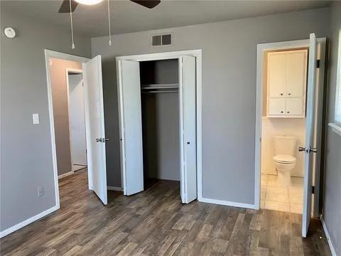 Building Photo - 1810 Bellaire Dr