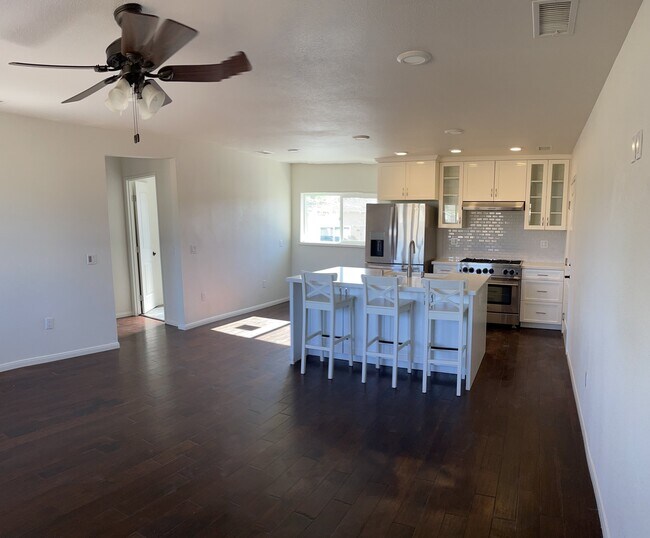 Building Photo - 1164 San Vicente Rd