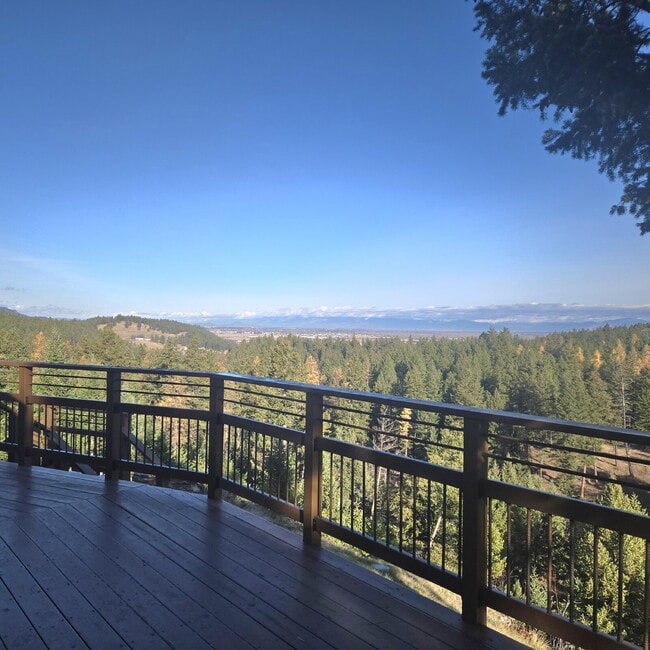 Building Photo - VIEWS!