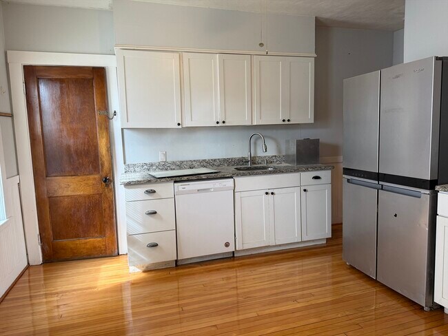 Building Photo - 21 Converse Ave