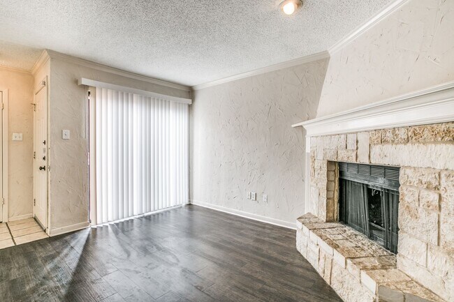 Building Photo - A Cozy Condo in Irving