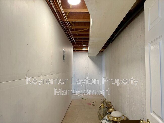 Building Photo - 1070 E 5600 S
