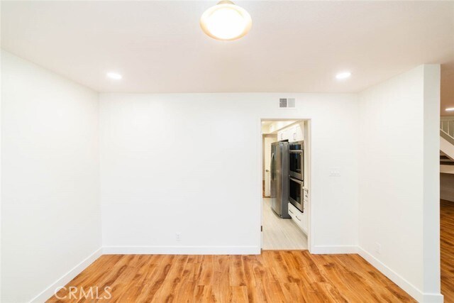 Building Photo - 10 Oak Tree Ln
