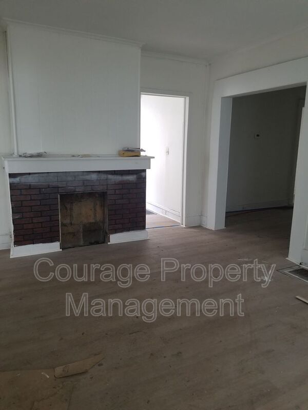 Building Photo - 514 W 1st St