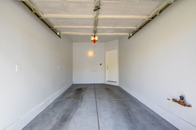 Building Photo - BEAUTIFUL 2 STORY SINGLE FAMILY HOME WITH ...