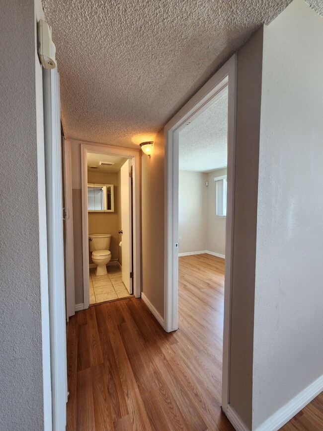 Building Photo - Beautiful 3 Bedroom Home In Great Neighborhood!