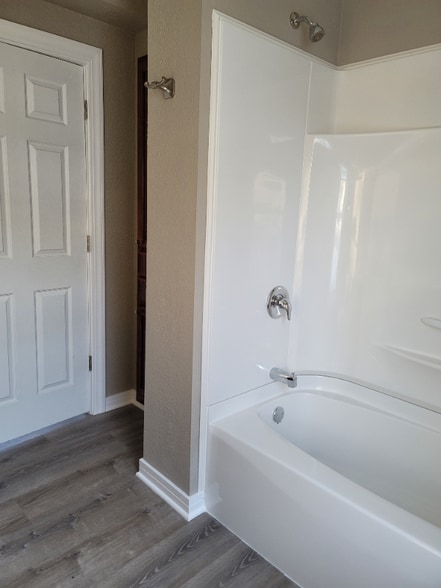 Building Photo - 505 Main St