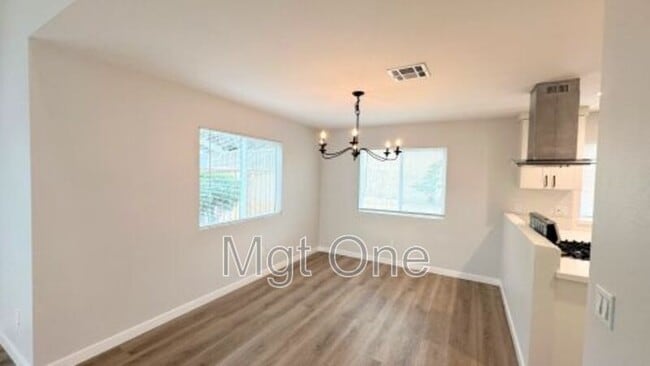 Building Photo - 1022 Blossom Hill Dr