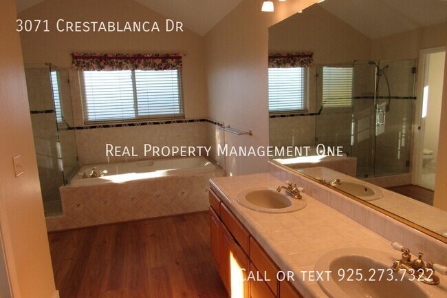 Building Photo - 3071 Crestablanca Dr