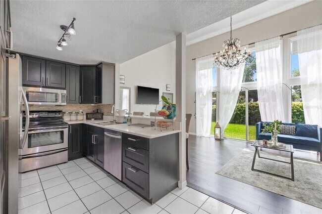 Building Photo - 4265 Brentwood Park Cir