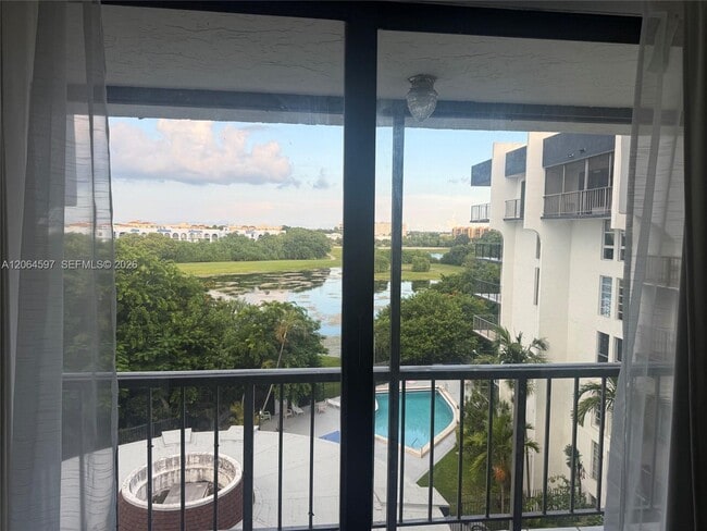 Building Photo - 9682 Fontainebleau Blvd