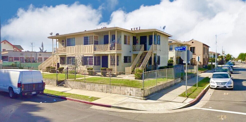 Building Photo - 2901 Kenwood Ave