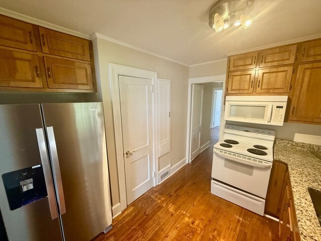 Building Photo - Three bedroom, 1 bath house in Graham
