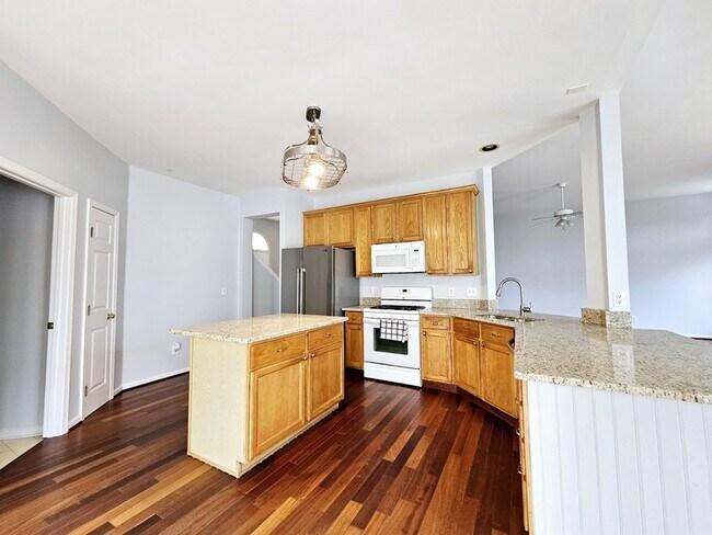 Building Photo - 2408 Bayview Dr