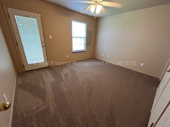 Building Photo - 1001 Trenton Dr