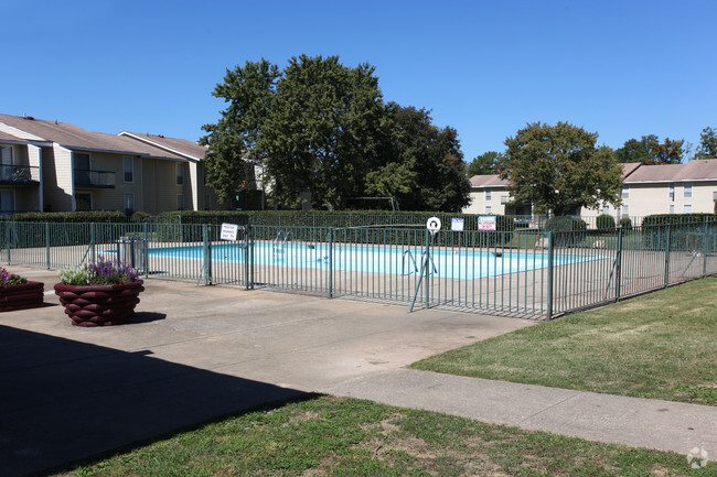 Building Photo - The Raintree Apartments