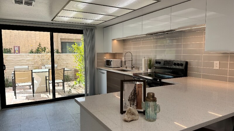 Building Photo - 2303 Los Patos Dr