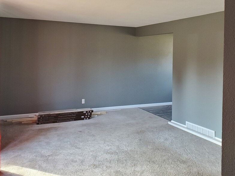 Building Photo - 418 SE 8th St