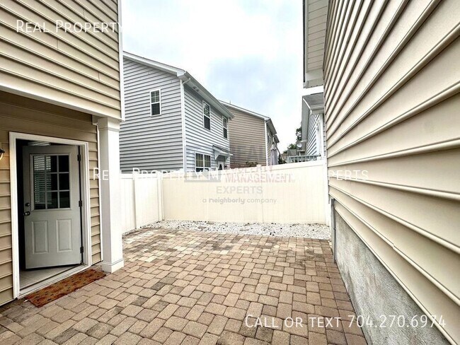 Building Photo - 13102 Heath Grove Dr
