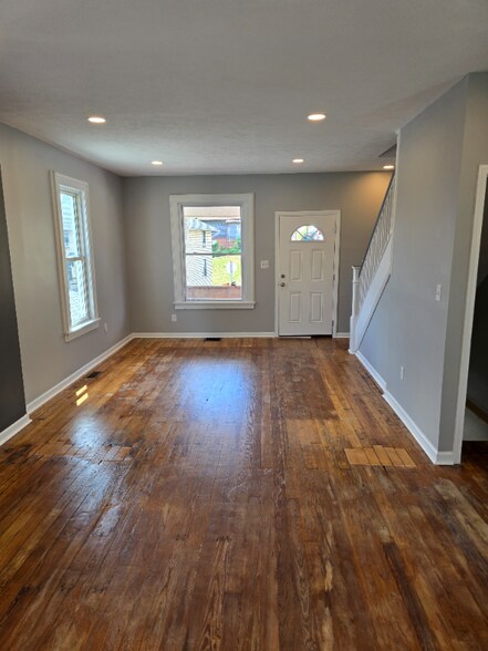 Building Photo - 523 Logan Ave