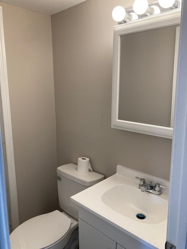 Building Photo - 1605 Addison Rd S