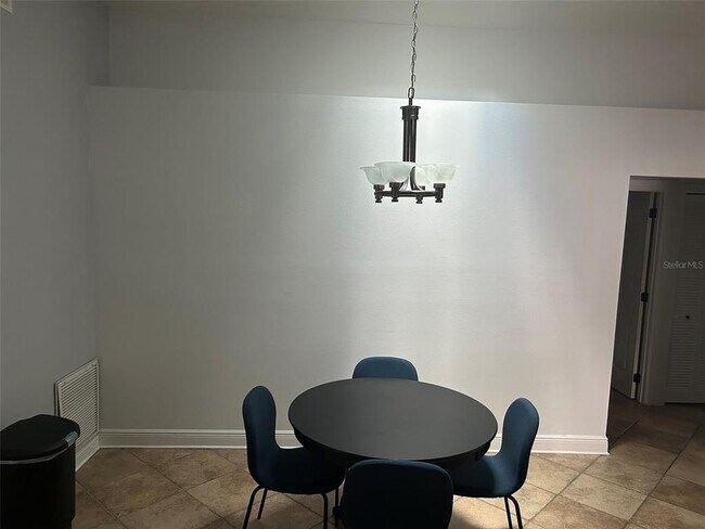 Building Photo - 947 Wages Way