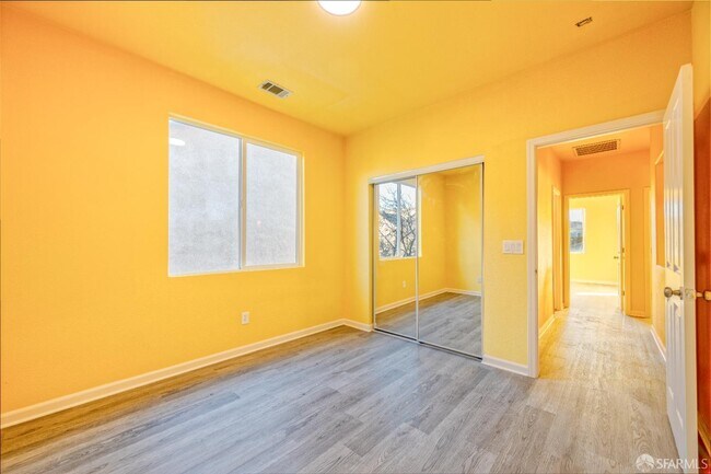 Building Photo - 5476 Summerfield Dr