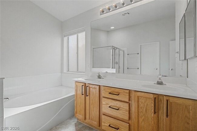 Building Photo - 3385 Wayward Ct