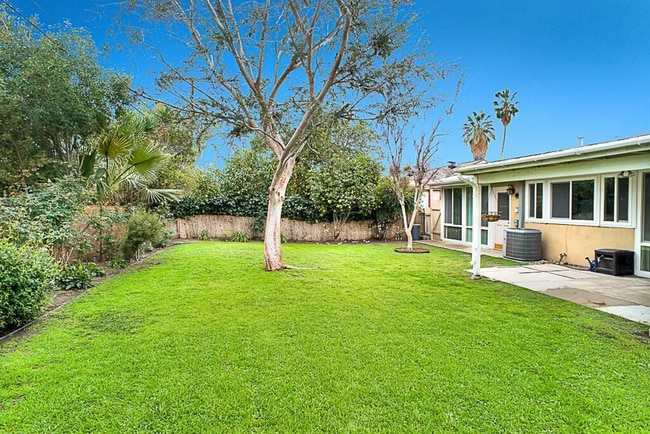 Building Photo - Unique 3 Br 2 Ba House in a Quiet Neighbor...