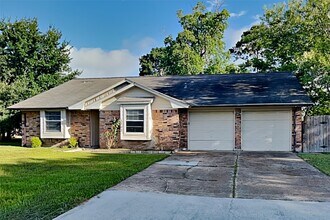 Building Photo - 3202 Vandyke Dr