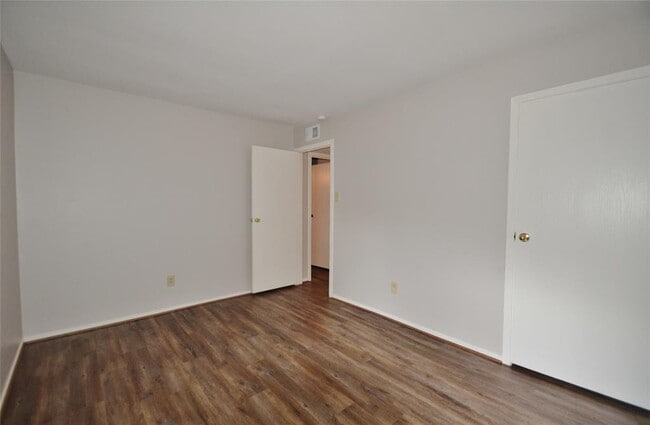 Building Photo - 83 Marabou Pl