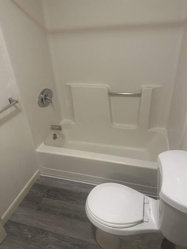 Building Photo - 16 Manning St