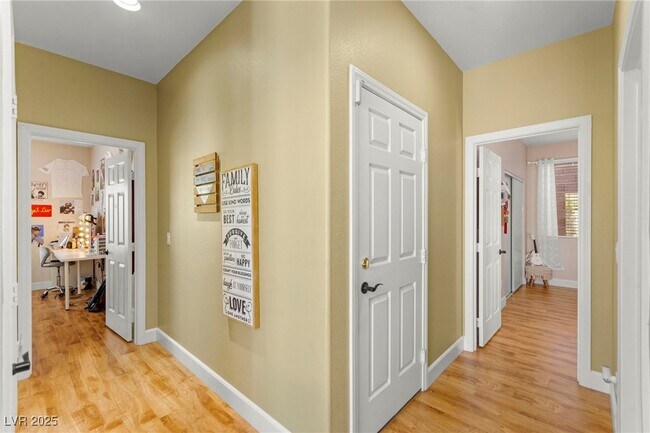 Building Photo - 11764 Golden Moments Ave
