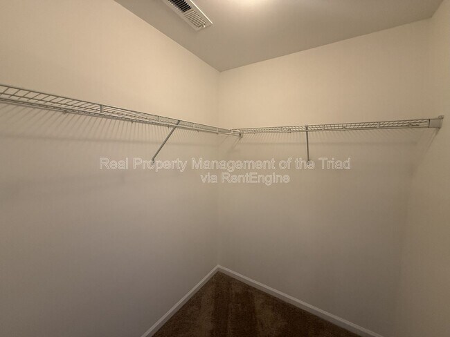 Building Photo - 2003 Chapel Park Ln