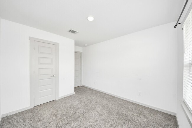 Building Photo - 7007 Fleetwood Crescent Wy