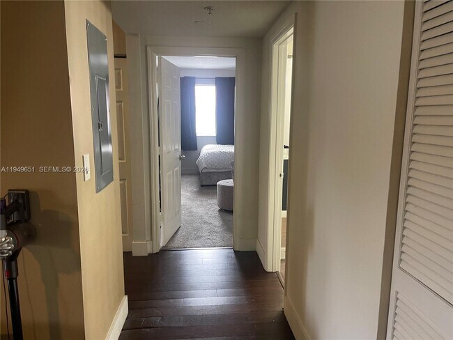 Building Photo - 160 SW 117th Terrace