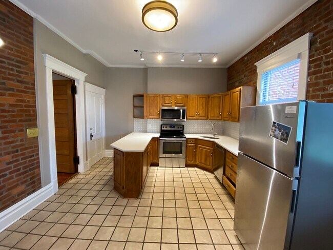 Building Photo - Wilber Ave 303-305 &amp; 863 Henry NCR