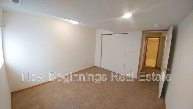 Building Photo - 5999 Pioneer Mesa Dr